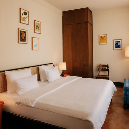 Boutique Hotel Chateau Royal Berlijn Buitenkant foto A bedroom at the hotel