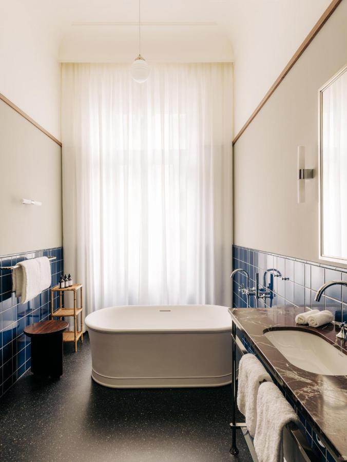 Boutique Hotel Chateau Royal Berlijn Buitenkant foto Bathroom