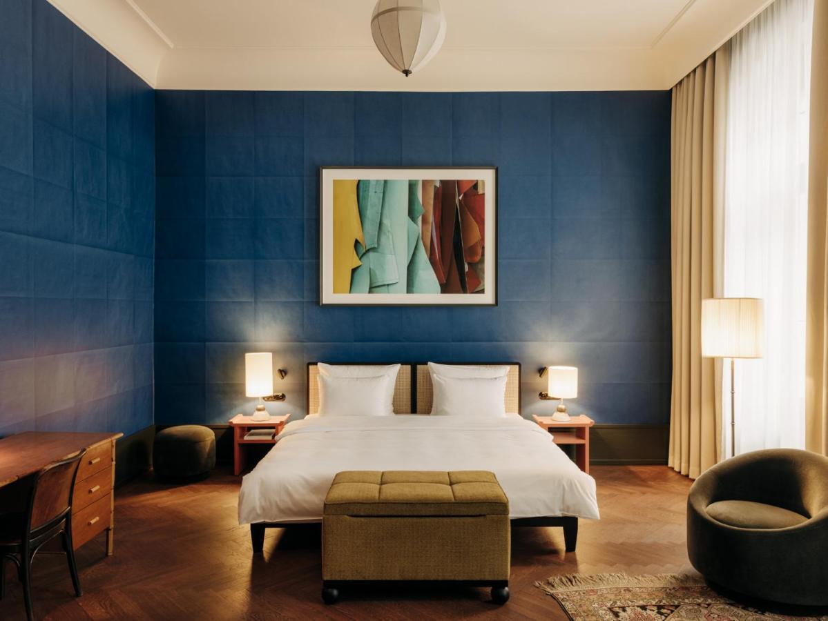Boutique Hotel Chateau Royal Berlijn Buitenkant foto A bedroom at the hotel