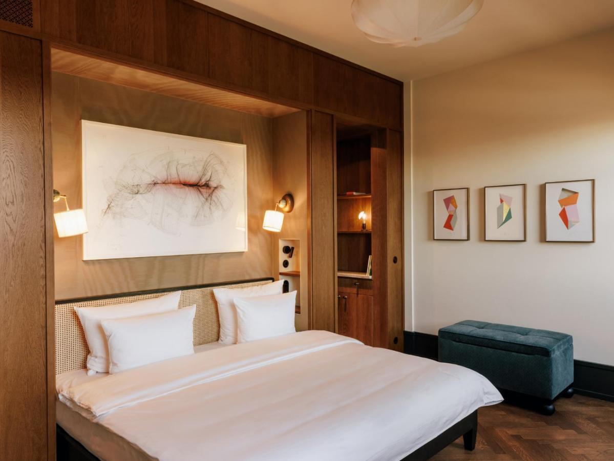 Boutique Hotel Chateau Royal Berlijn Buitenkant foto A bedroom at the hotel