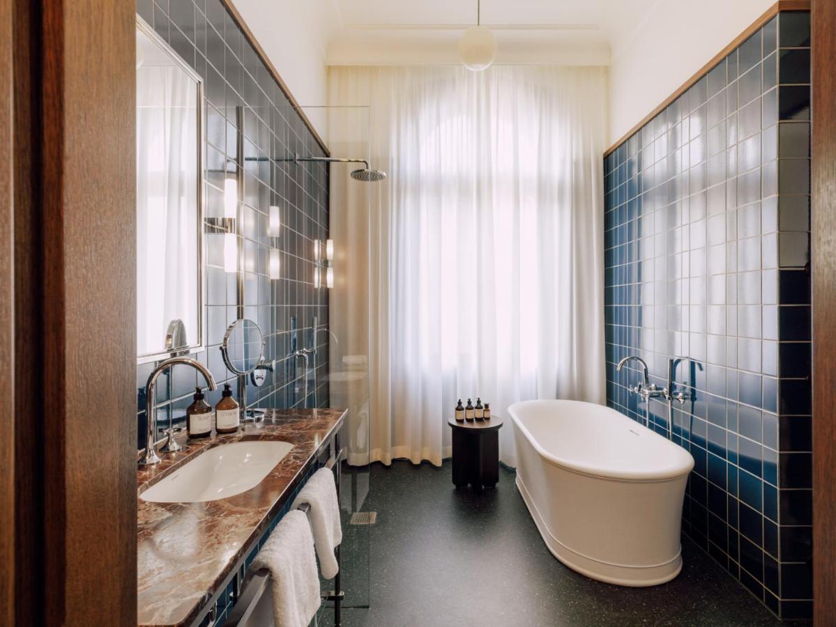 Boutique Hotel Chateau Royal Berlijn Buitenkant foto Bathroom