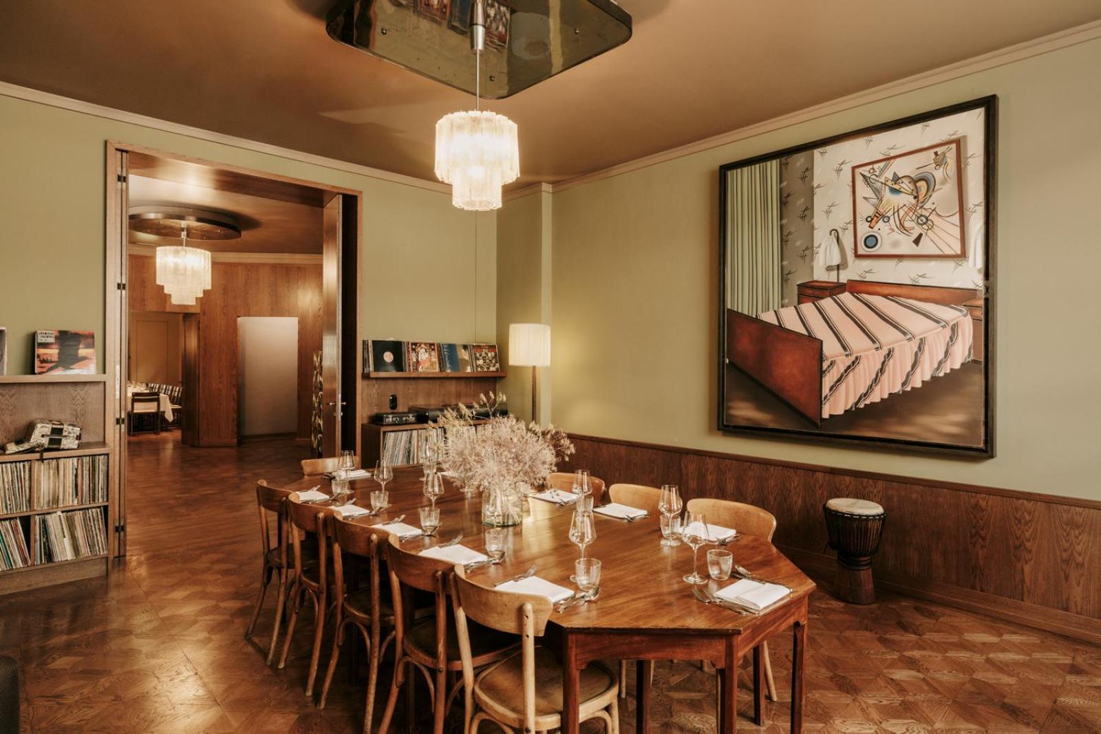 Boutique Hotel Chateau Royal Berlijn Buitenkant foto The dining room at The Ivy, 2016