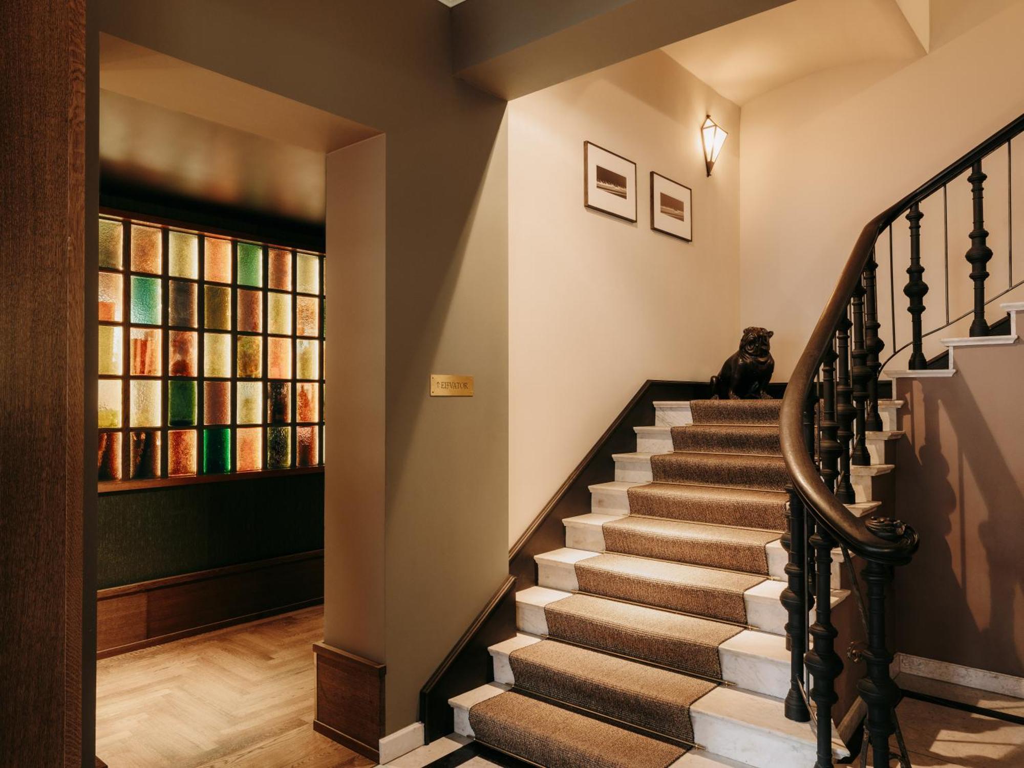 Boutique Hotel Chateau Royal Berlijn Buitenkant foto The staircase